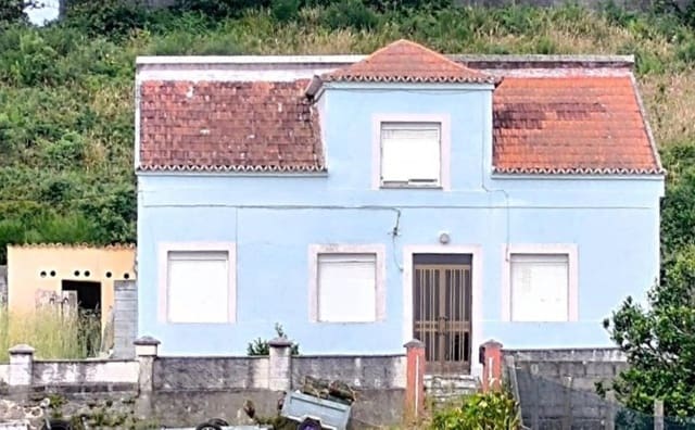 4 bedroom Villa for sale in Porto do Son with garage - € 125,000 (Ref: 9998459)