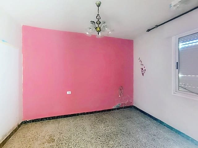 4 bedroom Villa for sale in Porto do Son with garage - € 125,000 (Ref: 9998459)