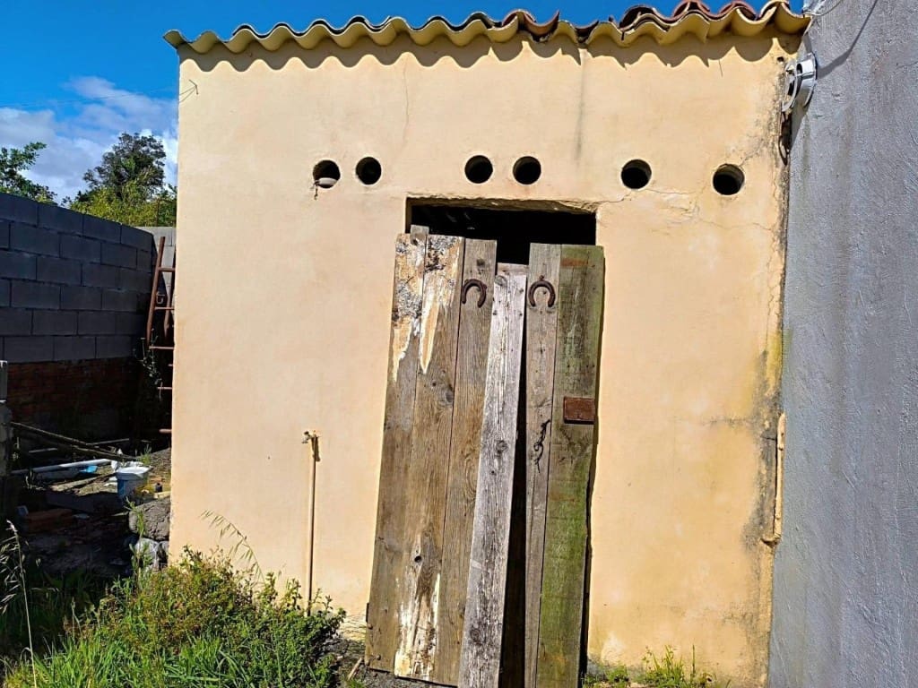 4 bedroom Villa for sale in Porto do Son with garage - € 125,000 (Ref: 9998459)