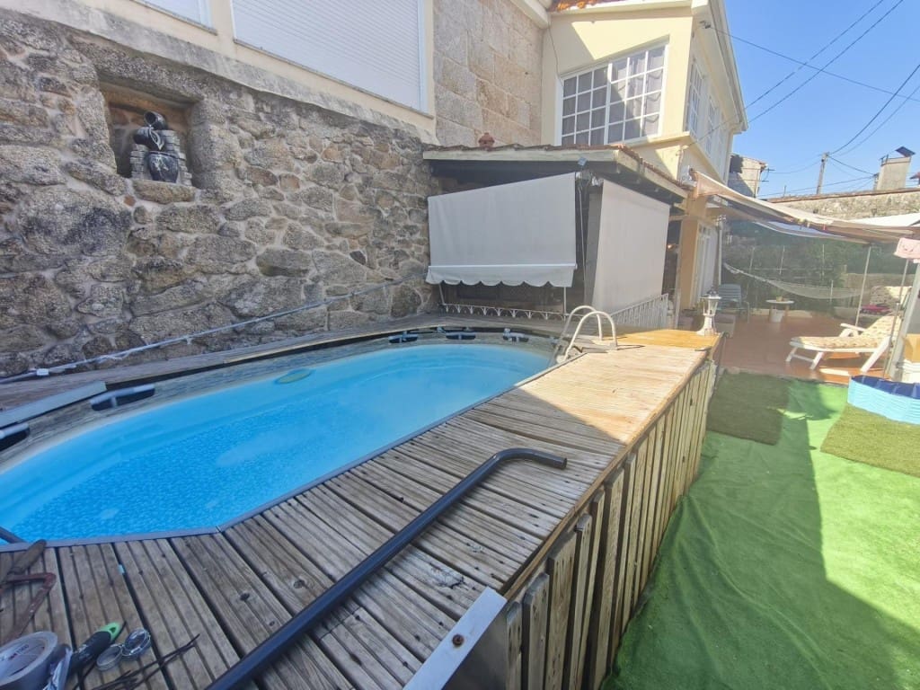 4 Zimmer Villa zu verkaufen in O Carballino mit Pool Garage - 230.000 € (Ref: 9998464)