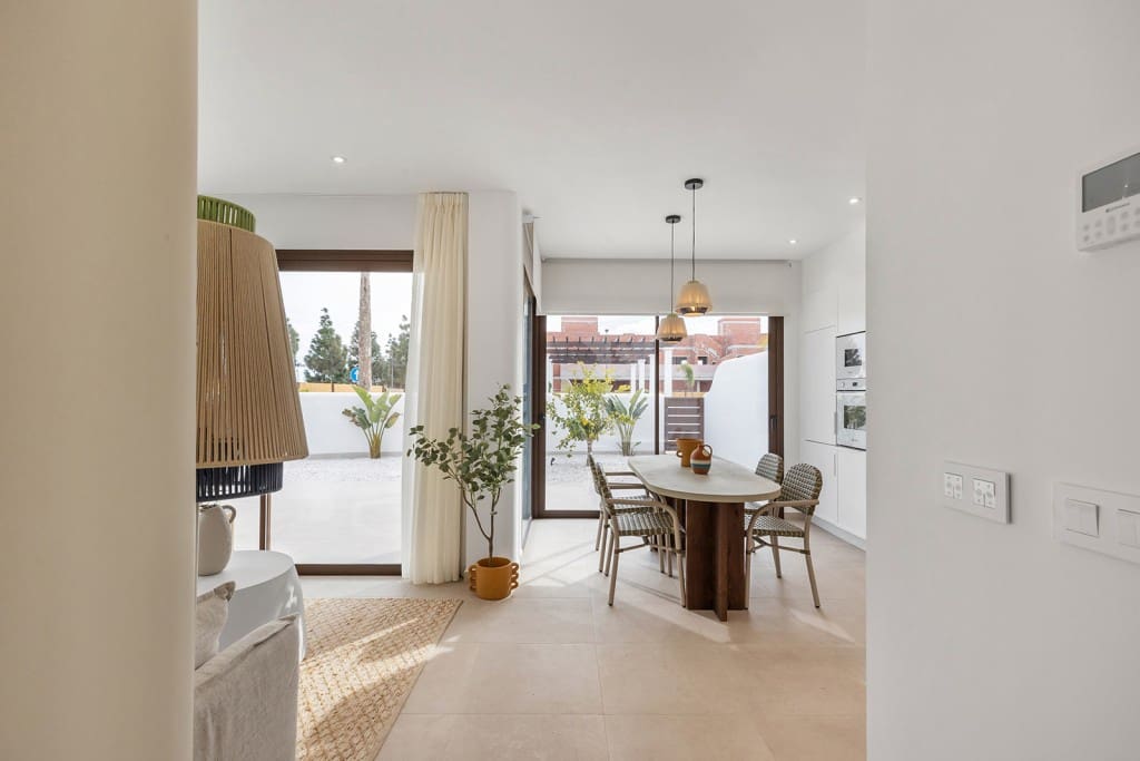 3 soveværelse Villa til salg i Los Alcazares med swimmingpool - € 439.900 (Ref: 9998476)