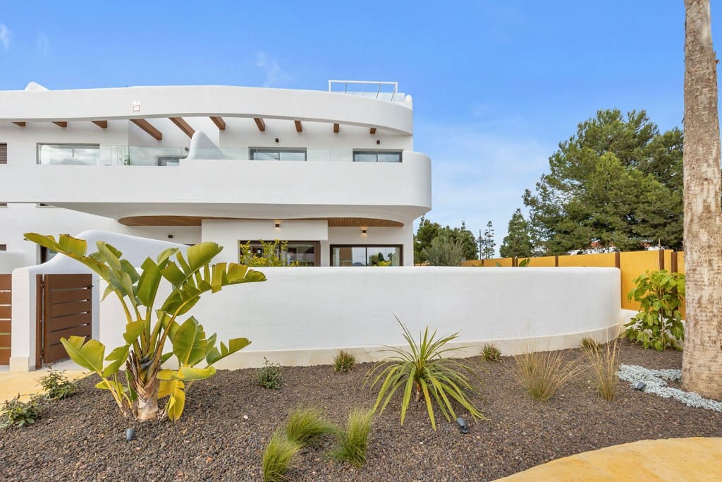 3 soveværelse Villa til salg i Los Alcazares med swimmingpool - € 439.900 (Ref: 9998476)
