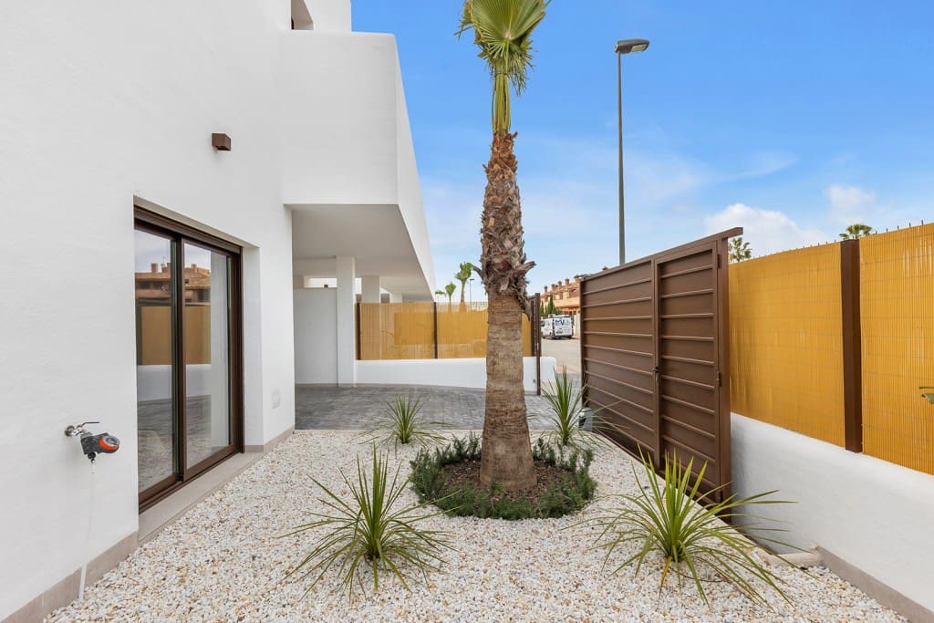 3 soveværelse Villa til salg i Los Alcazares med swimmingpool - € 439.900 (Ref: 9998476)