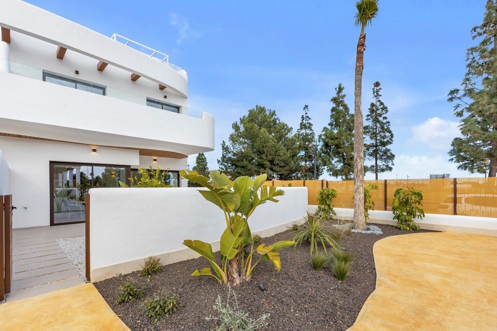 3 soveværelse Villa til salg i Los Alcazares med swimmingpool - € 439.900 (Ref: 9998476)
