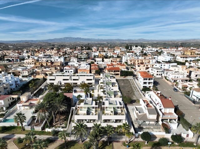 3 slaapkamer Flat te koop in Las Marinas - Pueblo Laguna, Vera met zwembad - € 425.000 (Ref: 9998477)