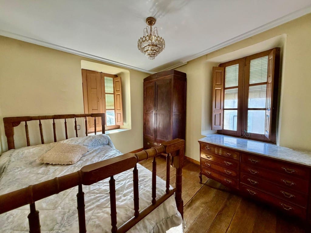 5 Zimmer Villa zu verkaufen in Llamas de la Ribera - 50.000 € (Ref: 9999898)