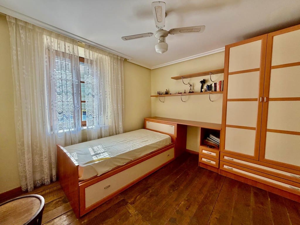 5 Zimmer Villa zu verkaufen in Llamas de la Ribera - 50.000 € (Ref: 9999898)