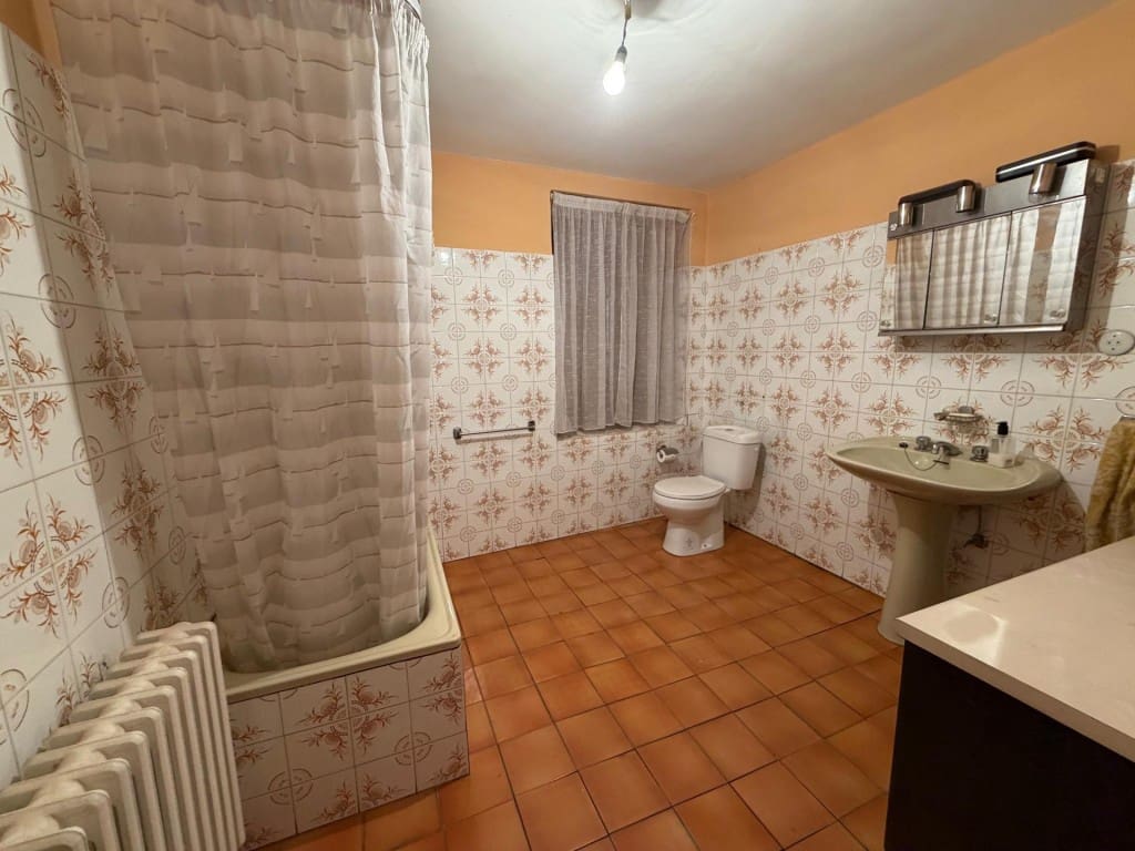 5 Zimmer Villa zu verkaufen in Llamas de la Ribera - 50.000 € (Ref: 9999898)