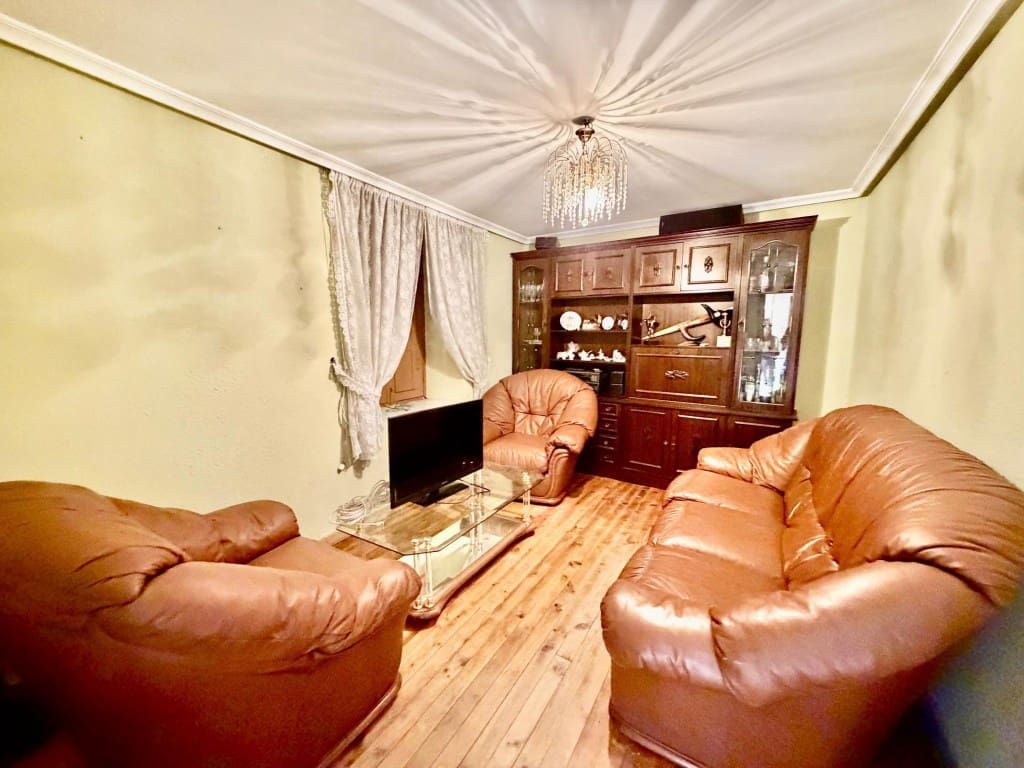5 Zimmer Villa zu verkaufen in Llamas de la Ribera - 50.000 € (Ref: 9999898)