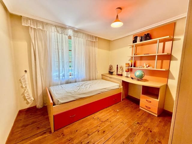 5 Zimmer Villa zu verkaufen in Llamas de la Ribera - 50.000 € (Ref: 9999898)