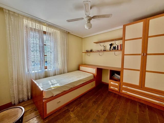 5 Zimmer Villa zu verkaufen in Llamas de la Ribera - 50.000 € (Ref: 9999898)