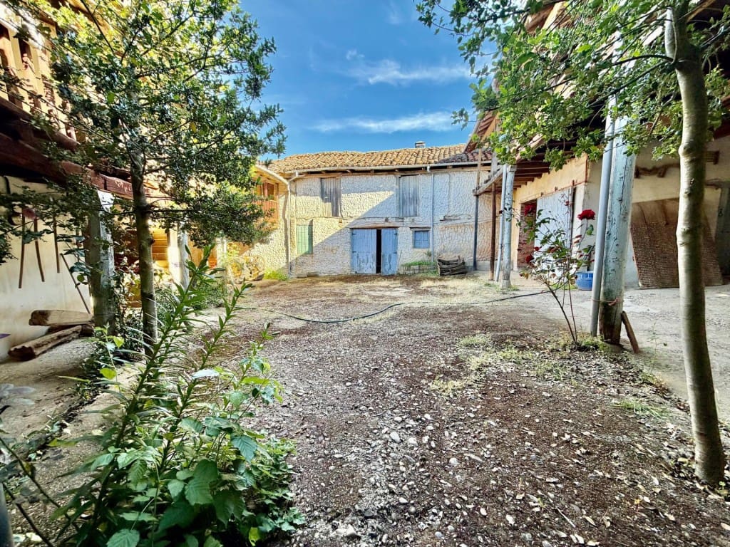 5 Zimmer Villa zu verkaufen in Llamas de la Ribera - 50.000 € (Ref: 9999898)