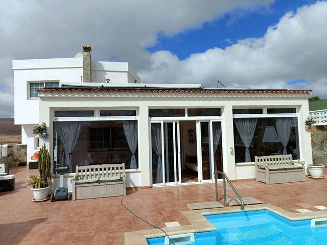 3 chambre Villa/Maison à vendre à La Oliva avec piscine - 440 000 € (Ref: 7770454)