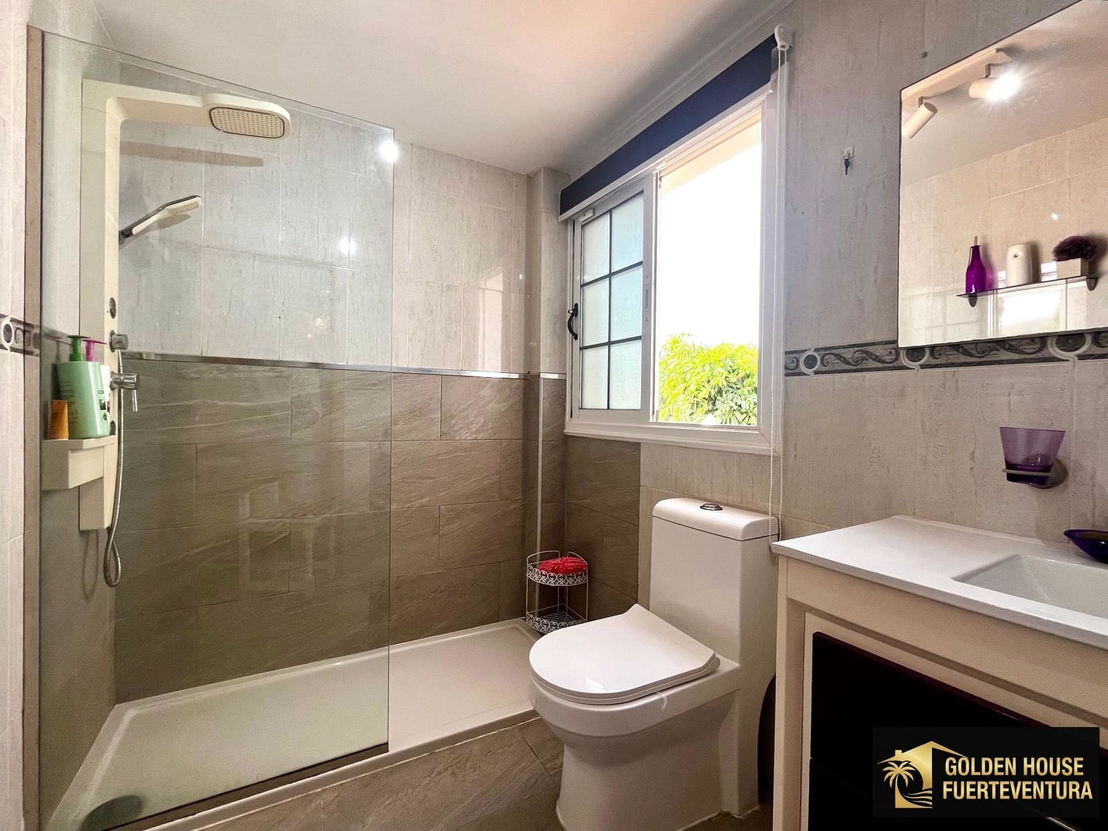 3 makuuhuone Huvila myytävänä paikassa La Oliva mukana uima-altaan 
autotalli - 440 000 € (Ref: 7770454)