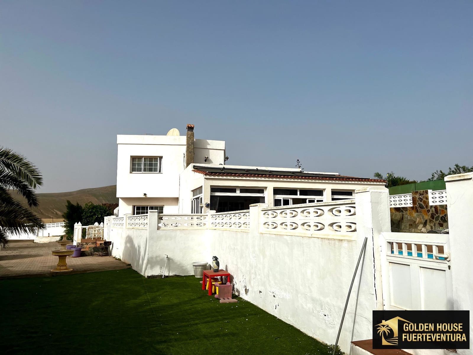 3 makuuhuone Huvila myytävänä paikassa La Oliva mukana uima-altaan 
autotalli - 440 000 € (Ref: 7770454)