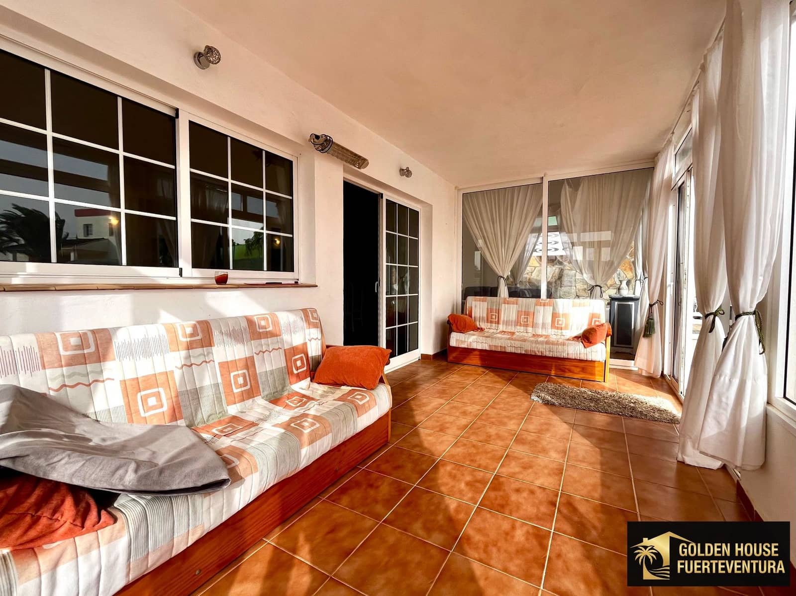 3 makuuhuone Huvila myytävänä paikassa La Oliva mukana uima-altaan 
autotalli - 440 000 € (Ref: 7770454)