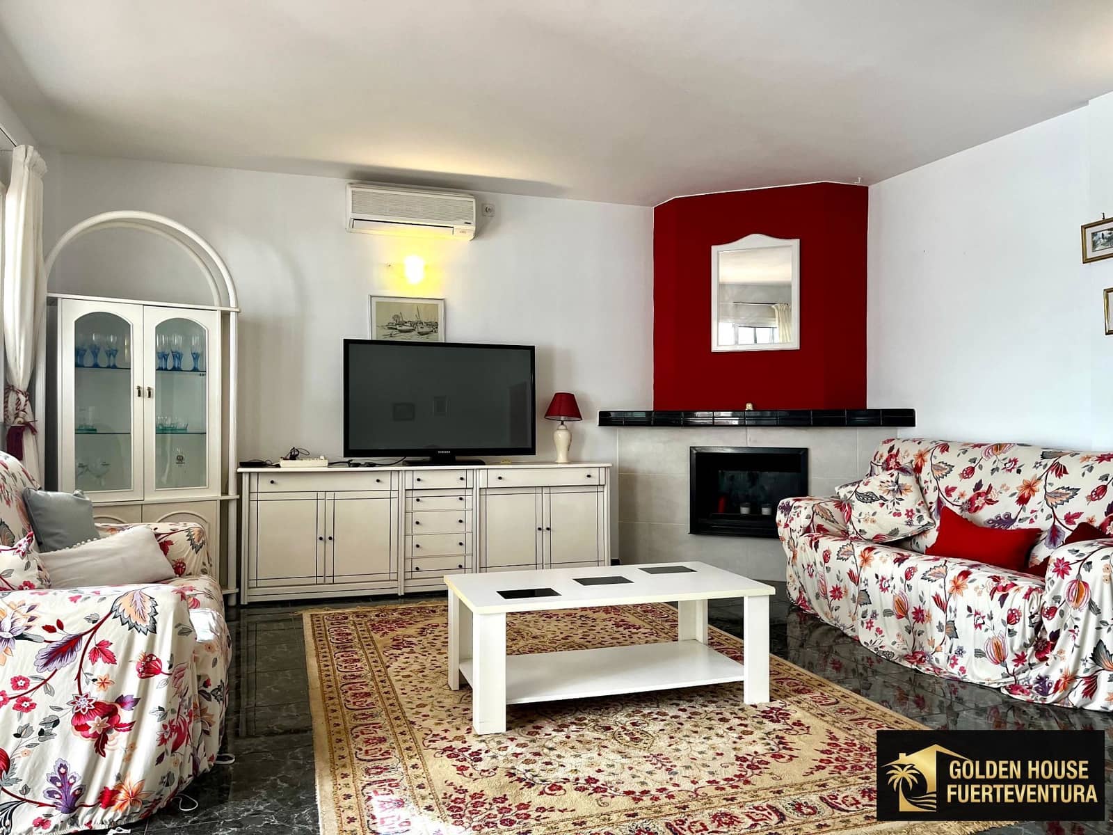 3 makuuhuone Huvila myytävänä paikassa La Oliva mukana uima-altaan 
autotalli - 440 000 € (Ref: 7770454)