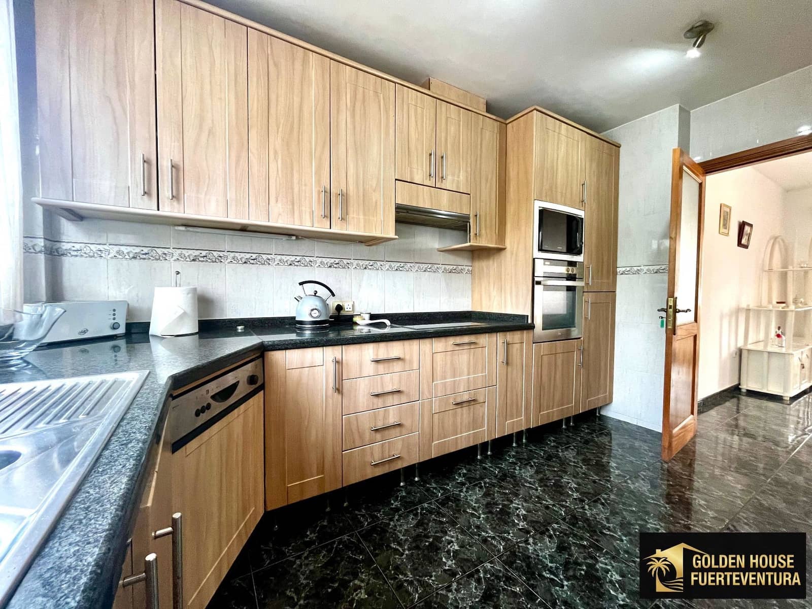 3 makuuhuone Huvila myytävänä paikassa La Oliva mukana uima-altaan 
autotalli - 440 000 € (Ref: 7770454)