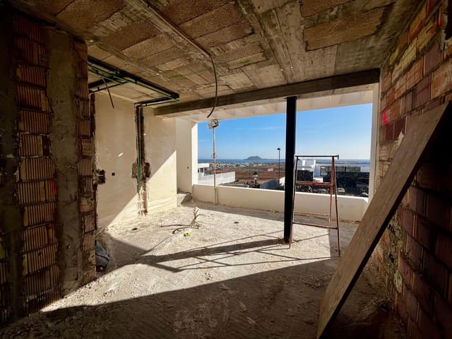 3 sypialnia Willa na sprzedaż w Corralejo, La Oliva z basenem garażem - 670 000 € (Ref: 8883985)