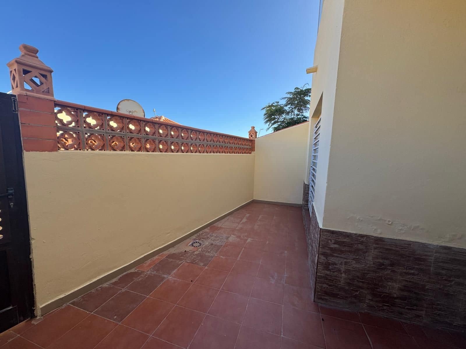 3 makuuhuone Omakotitalo myytävänä paikassa Caleta de Fuste mukana uima-altaan - 249 000 € (Ref: 8914859)