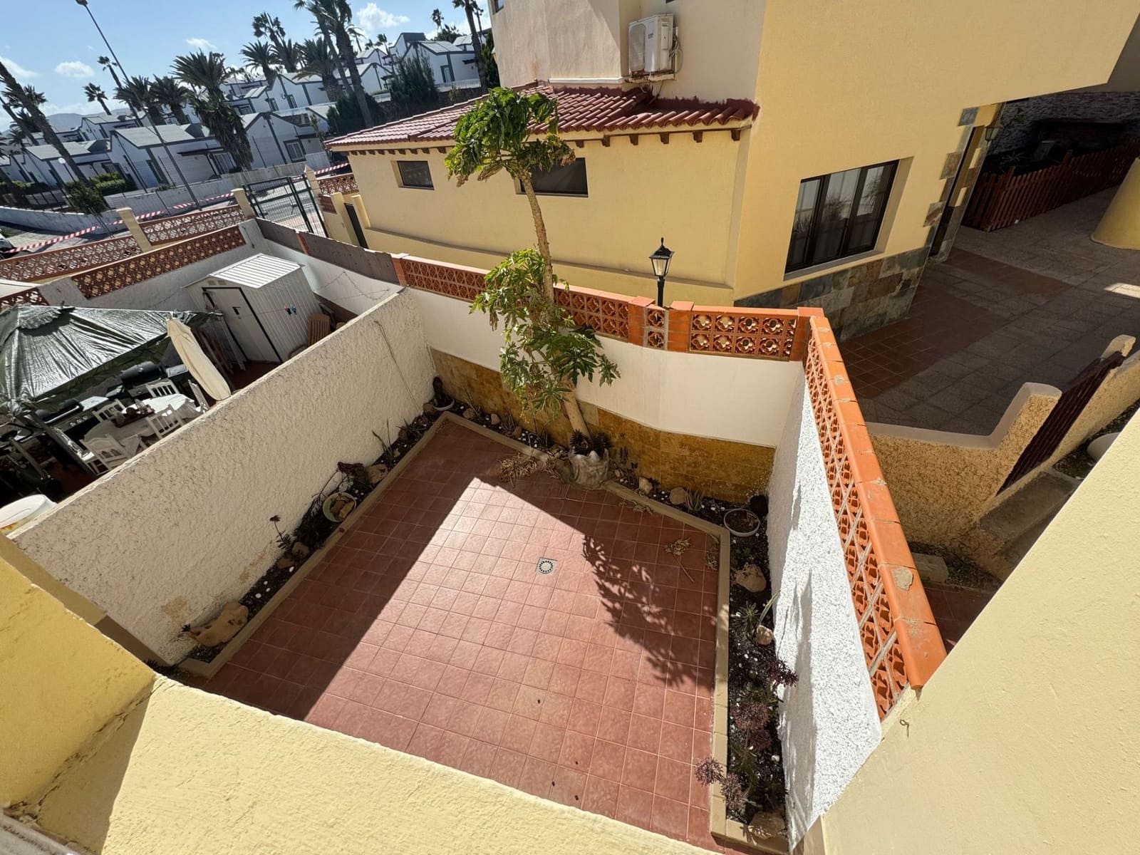 3 makuuhuone Omakotitalo myytävänä paikassa Caleta de Fuste mukana uima-altaan - 249 000 € (Ref: 8914859)