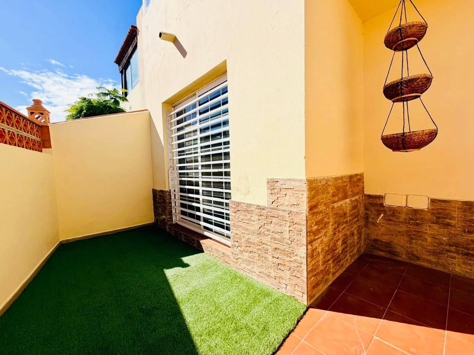 3 slaapkamer Huis te koop in Caleta de Fuste met zwembad - € 249.000 (Ref: 8914859)