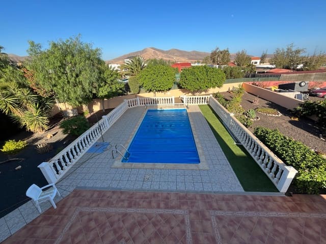 3 soverom Villa til salgs i Antigua med svømmebasseng - € 380 000 (Ref: 9145252)