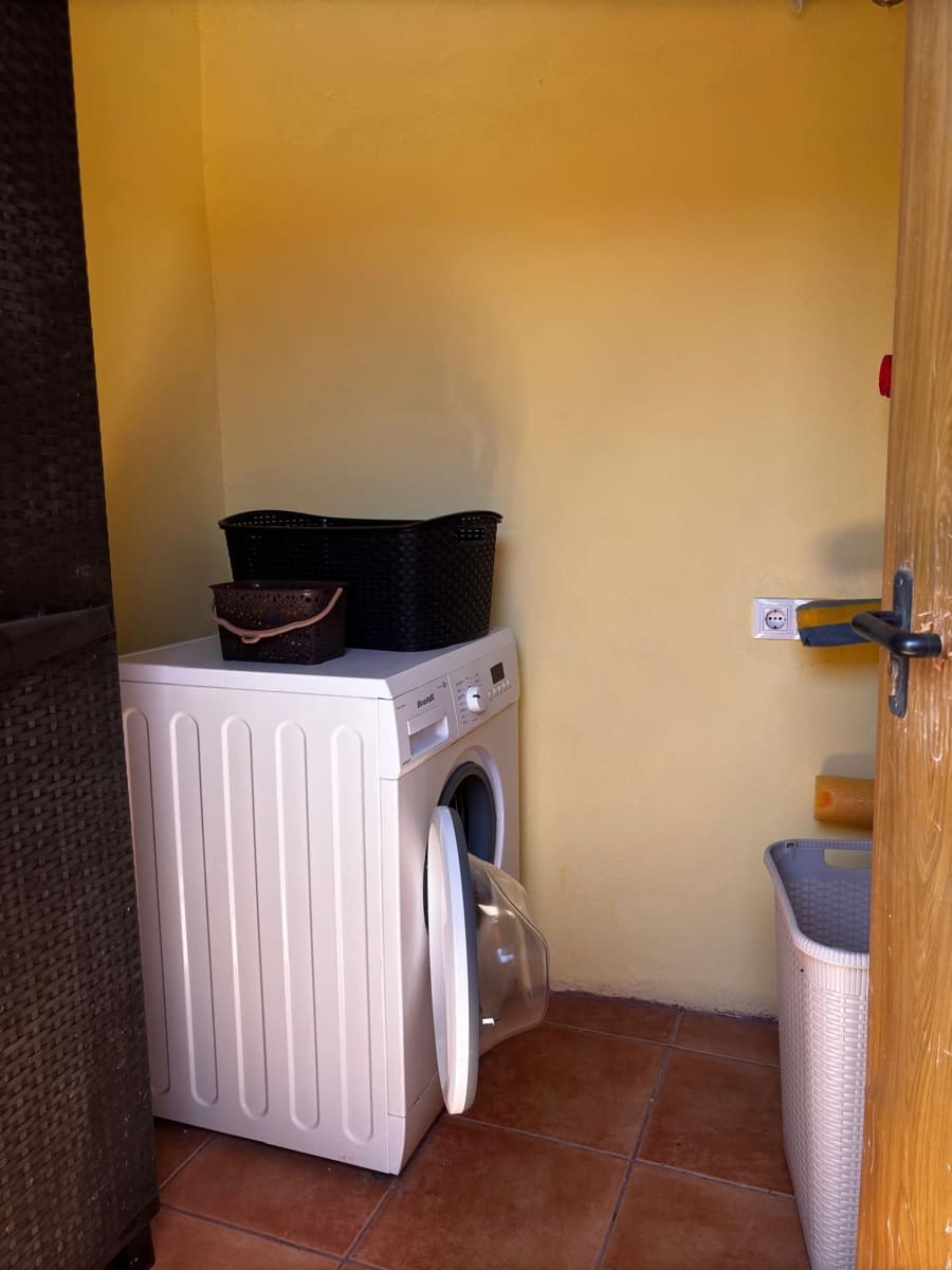 3 soveværelse Villa til salg i Antigua med swimmingpool garage - € 450.000 (Ref: 9176196)