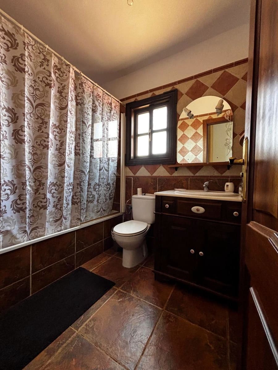 3 soveværelse Villa til salg i Antigua med swimmingpool garage - € 450.000 (Ref: 9176196)