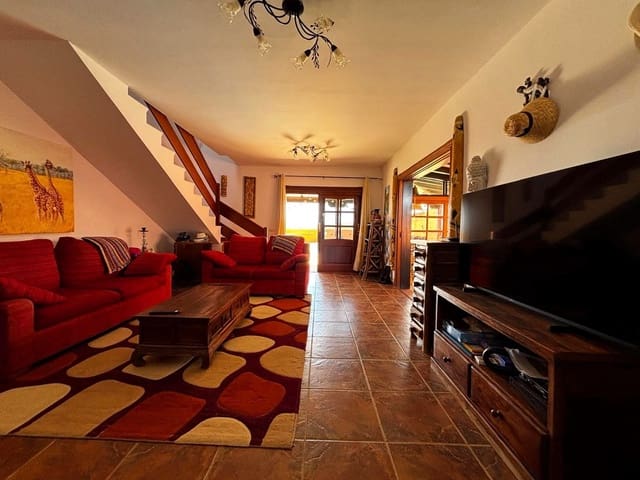 3 soverom Villa til salgs i Antigua med svømmebasseng garasje - € 450 000 (Ref: 9176196)