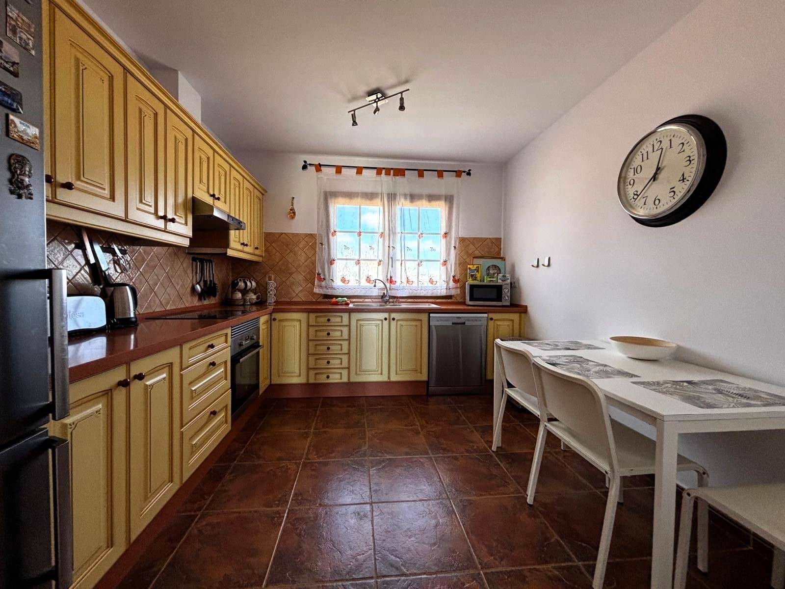 3 soveværelse Villa til salg i Antigua med swimmingpool garage - € 450.000 (Ref: 9176196)