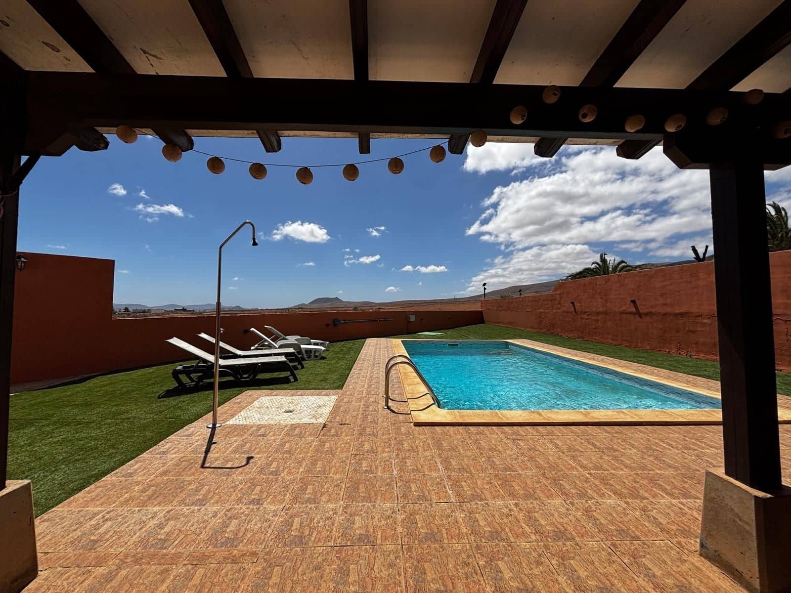 3 soveværelse Villa til salg i Antigua med swimmingpool garage - € 450.000 (Ref: 9176196)