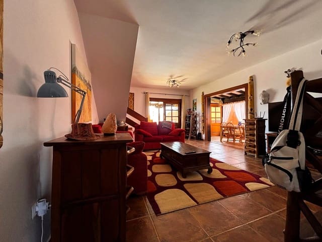 3 soverom Villa til salgs i Antigua med svømmebasseng garasje - € 450 000 (Ref: 9176196)