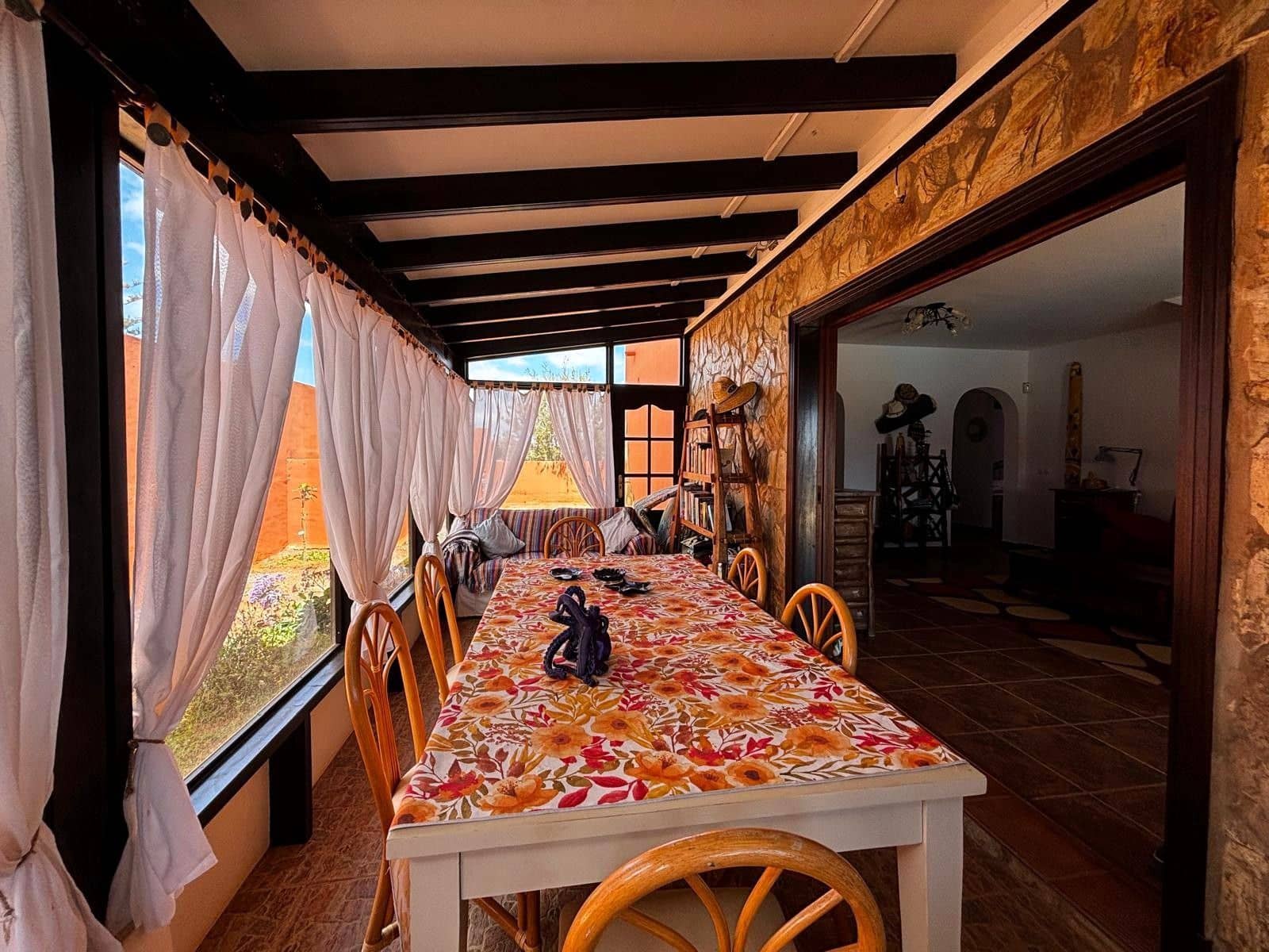 3 soveværelse Villa til salg i Antigua med swimmingpool garage - € 450.000 (Ref: 9176196)