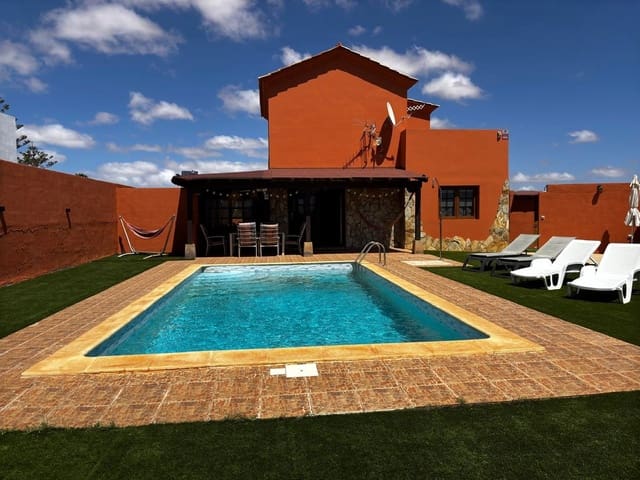 3 soverom Villa til salgs i Antigua med svømmebasseng garasje - € 450 000 (Ref: 9176196)