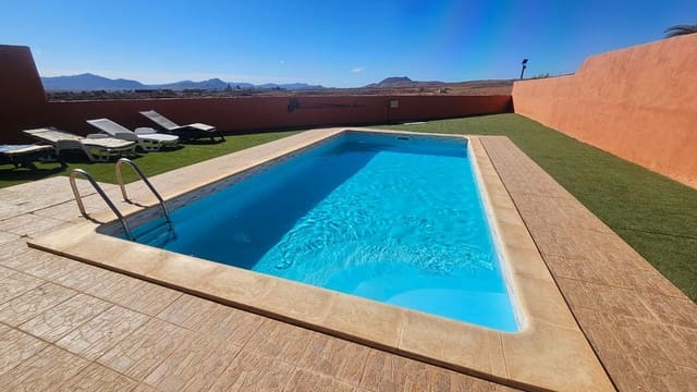 3 soverom Villa til salgs i Antigua med svømmebasseng garasje - € 450 000 (Ref: 9176196)