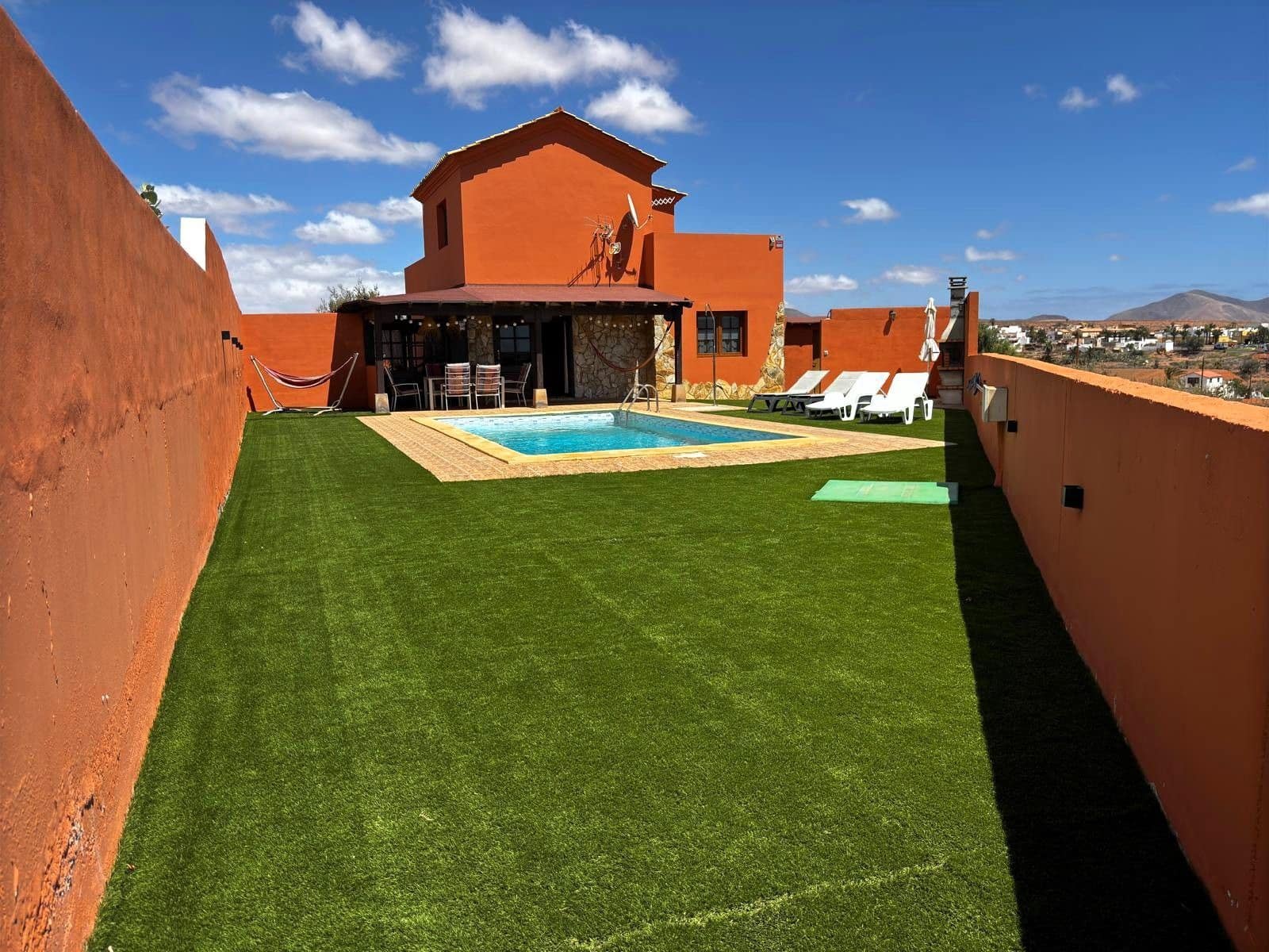 3 soveværelse Villa til salg i Antigua med swimmingpool garage - € 450.000 (Ref: 9176196)