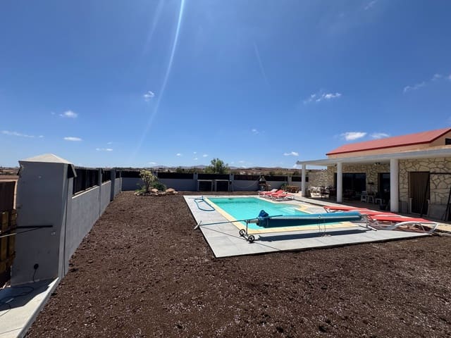 Chalet de 3 habitaciones en Antigua en venta con piscina garaje - 499.000 € (Ref: 9284084)