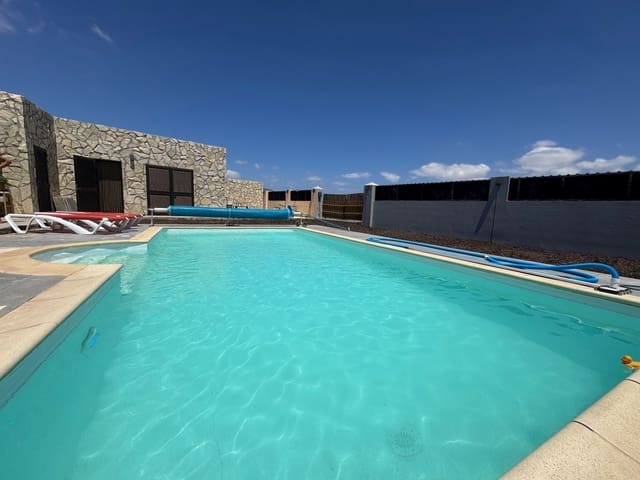 Chalet de 3 habitaciones en Antigua en venta con piscina garaje - 499.000 € (Ref: 9284084)