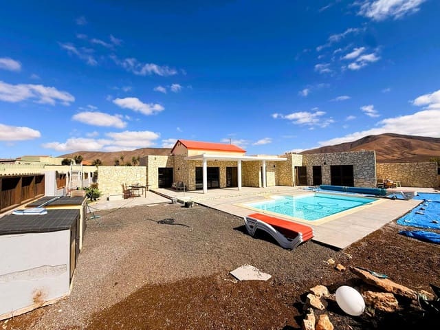 Chalet de 3 habitaciones en Antigua en venta con piscina garaje - 499.000 € (Ref: 9284084)