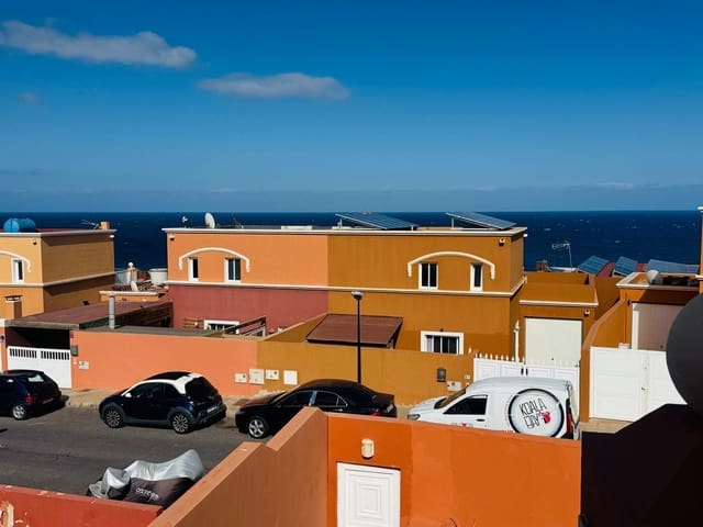 3 soveværelse Villa til salg i Puerto del Rosario med swimmingpool - € 330.000 (Ref: 9284086)