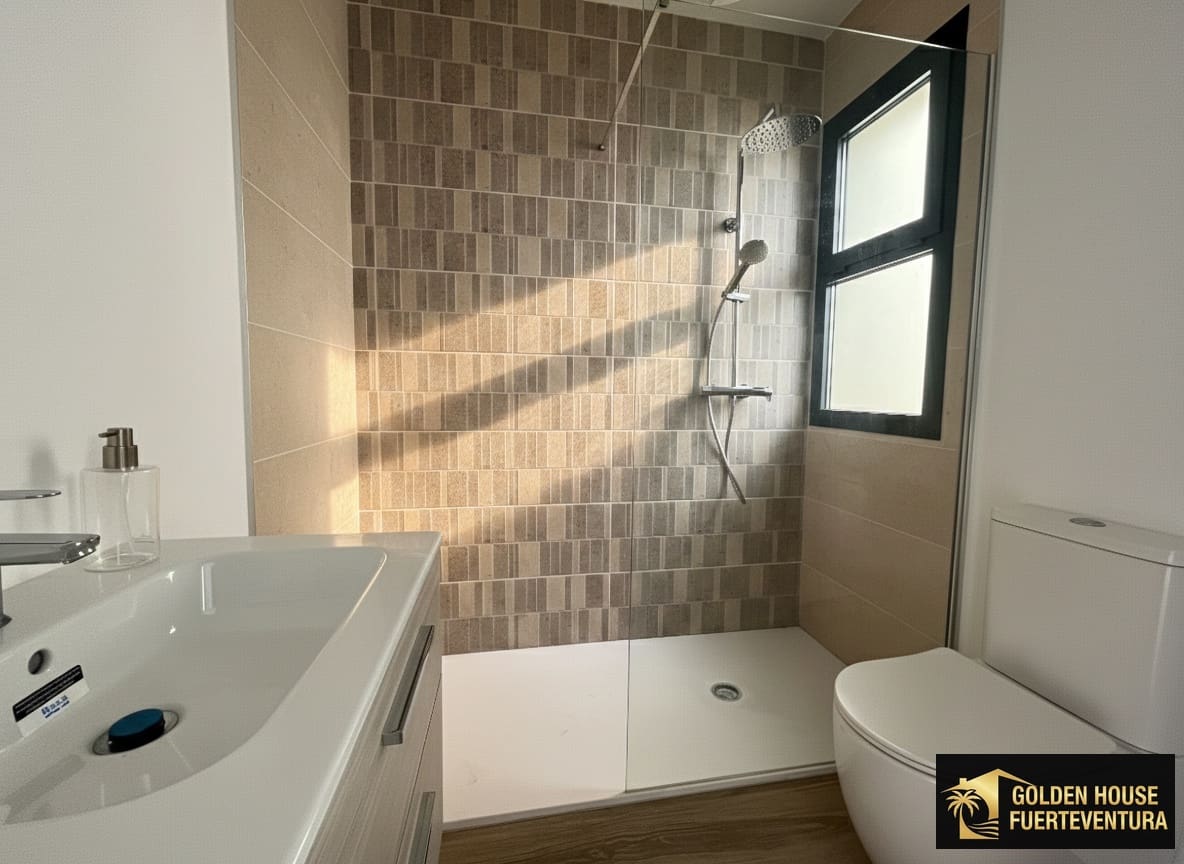 2 bedroom Apartment for sale in Caleta de Fuste with pool garage - € 275,000 (Ref: 9300517)