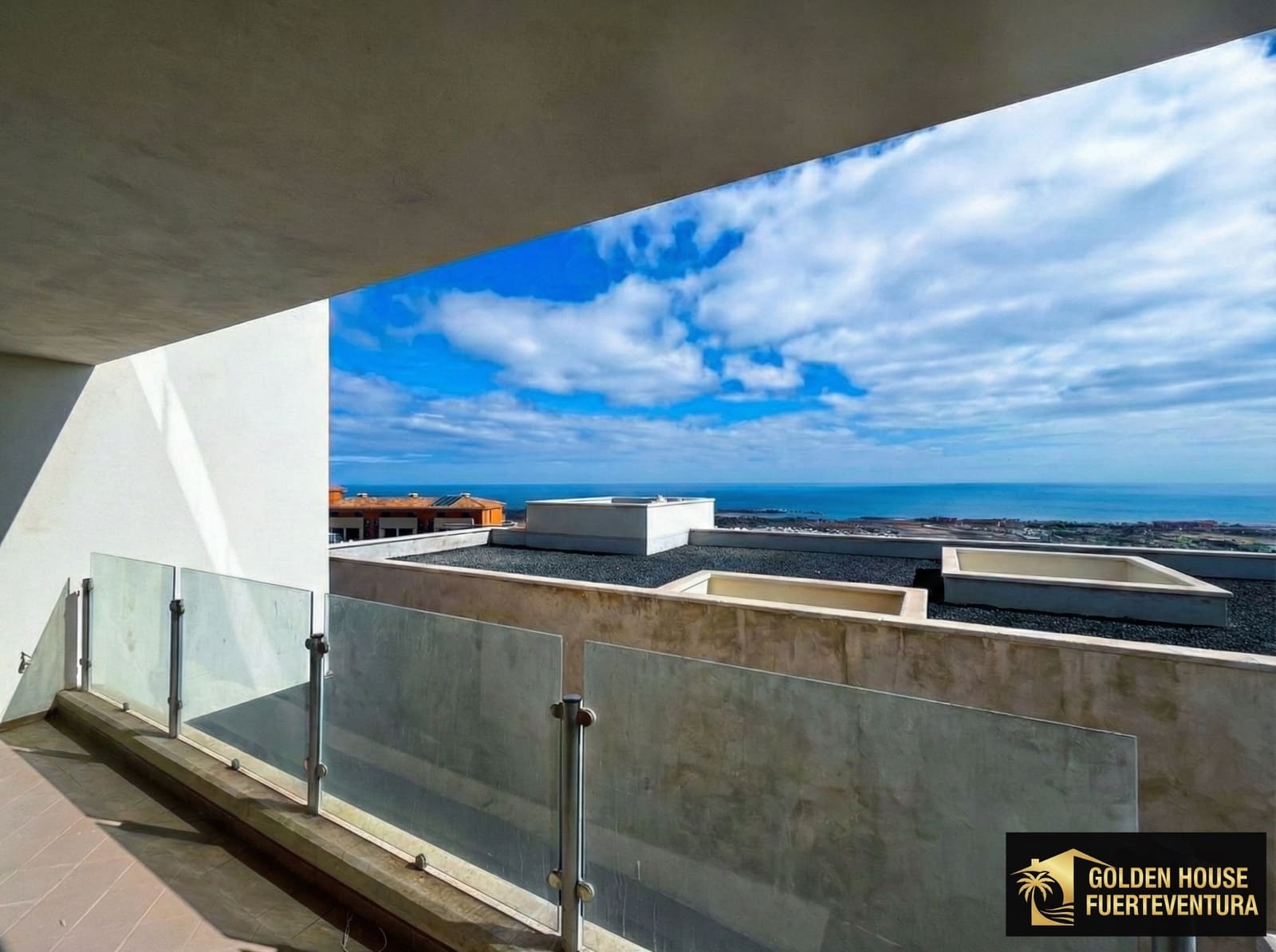 2 bedroom Apartment for sale in Caleta de Fuste with pool garage - € 275,000 (Ref: 9300517)