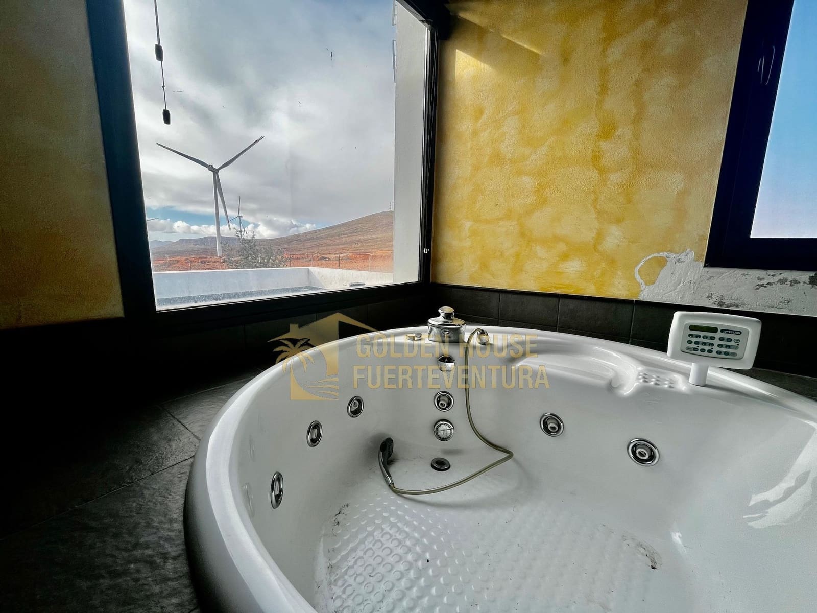 5 makuuhuone Huvila myytävänä paikassa Puerto del Rosario mukana uima-altaan 
autotalli - 710 000 € (Ref: 9413644)