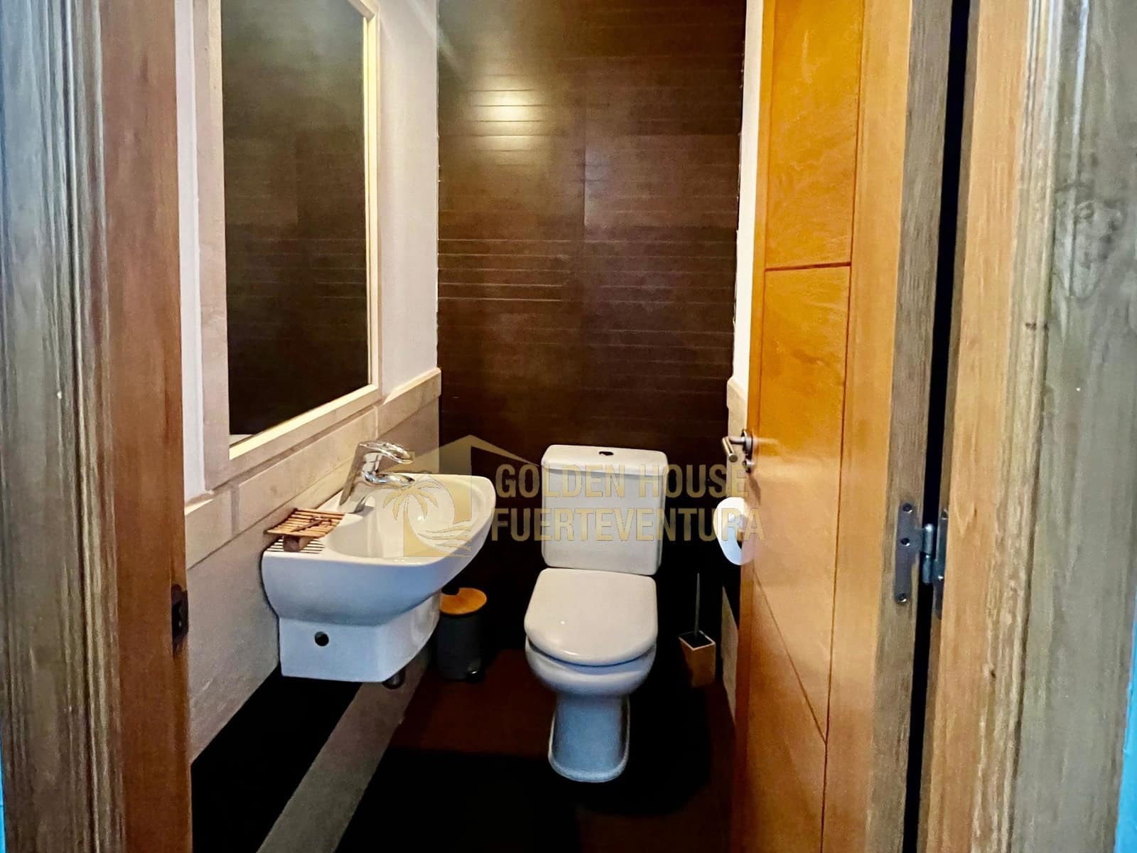 5 makuuhuone Huvila myytävänä paikassa Puerto del Rosario mukana uima-altaan 
autotalli - 710 000 € (Ref: 9413644)