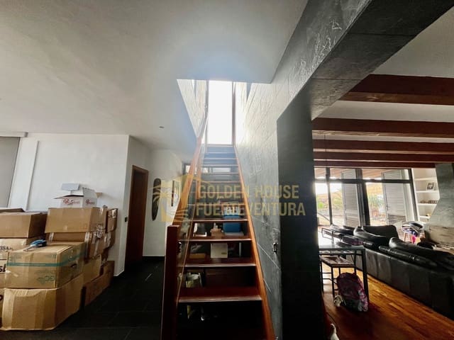 5 makuuhuone Huvila myytävänä paikassa Puerto del Rosario mukana uima-altaan 
autotalli - 710 000 € (Ref: 9413644)