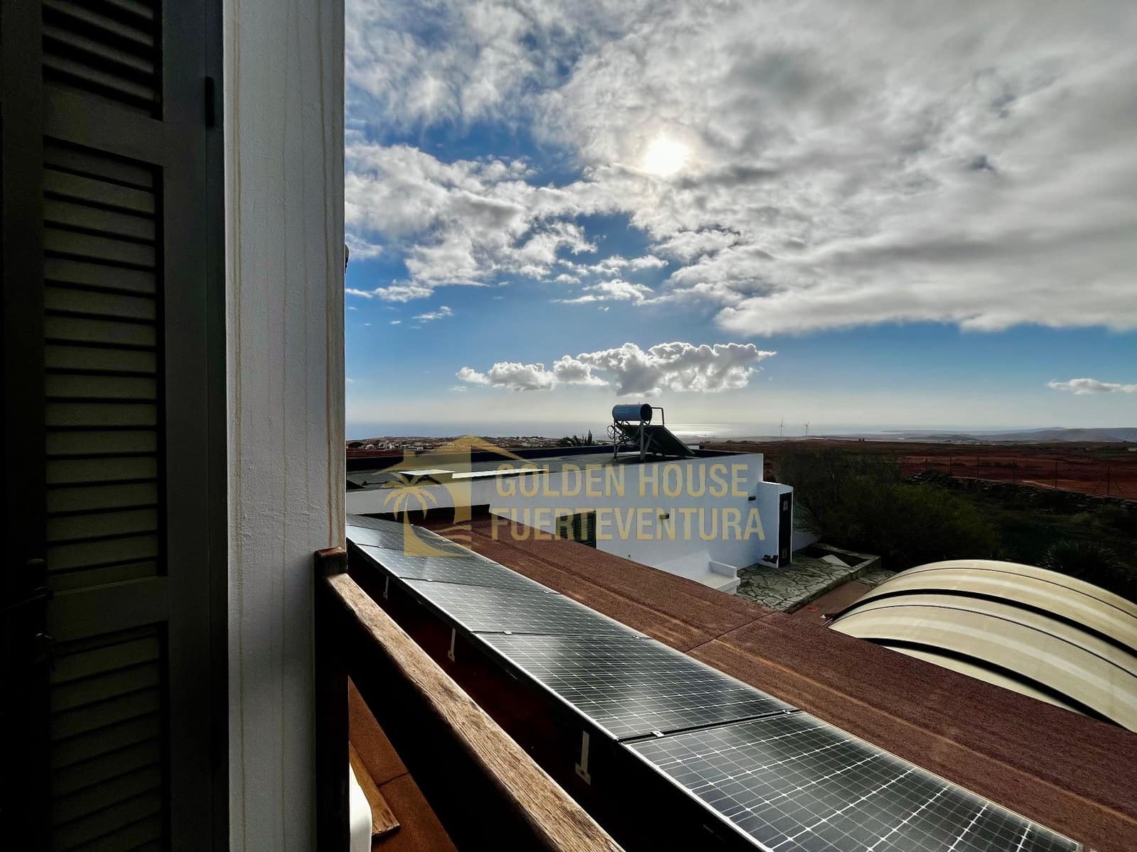 5 makuuhuone Huvila myytävänä paikassa Puerto del Rosario mukana uima-altaan 
autotalli - 710 000 € (Ref: 9413644)