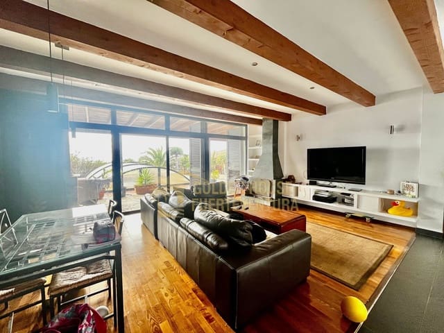 5 makuuhuone Huvila myytävänä paikassa Puerto del Rosario mukana uima-altaan 
autotalli - 710 000 € (Ref: 9413644)