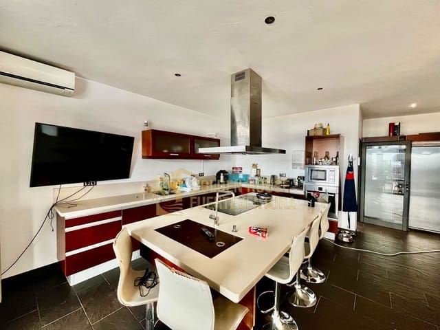 5 makuuhuone Huvila myytävänä paikassa Puerto del Rosario mukana uima-altaan 
autotalli - 710 000 € (Ref: 9413644)