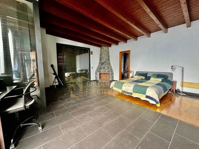 5 makuuhuone Huvila myytävänä paikassa Puerto del Rosario mukana uima-altaan 
autotalli - 710 000 € (Ref: 9413644)